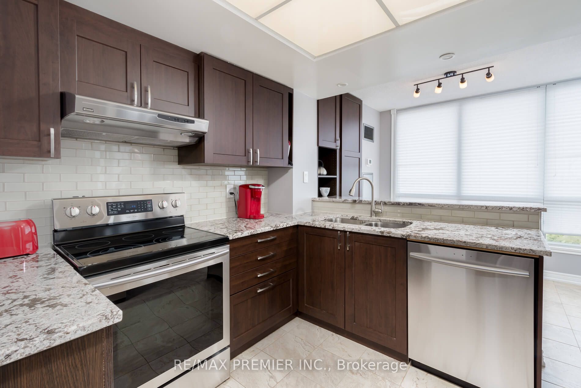 101 Subway Cres 9 Property Photo 9