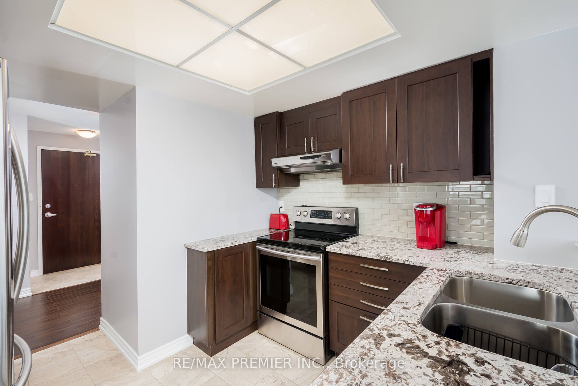 101 Subway Cres 9 Property Photo 11