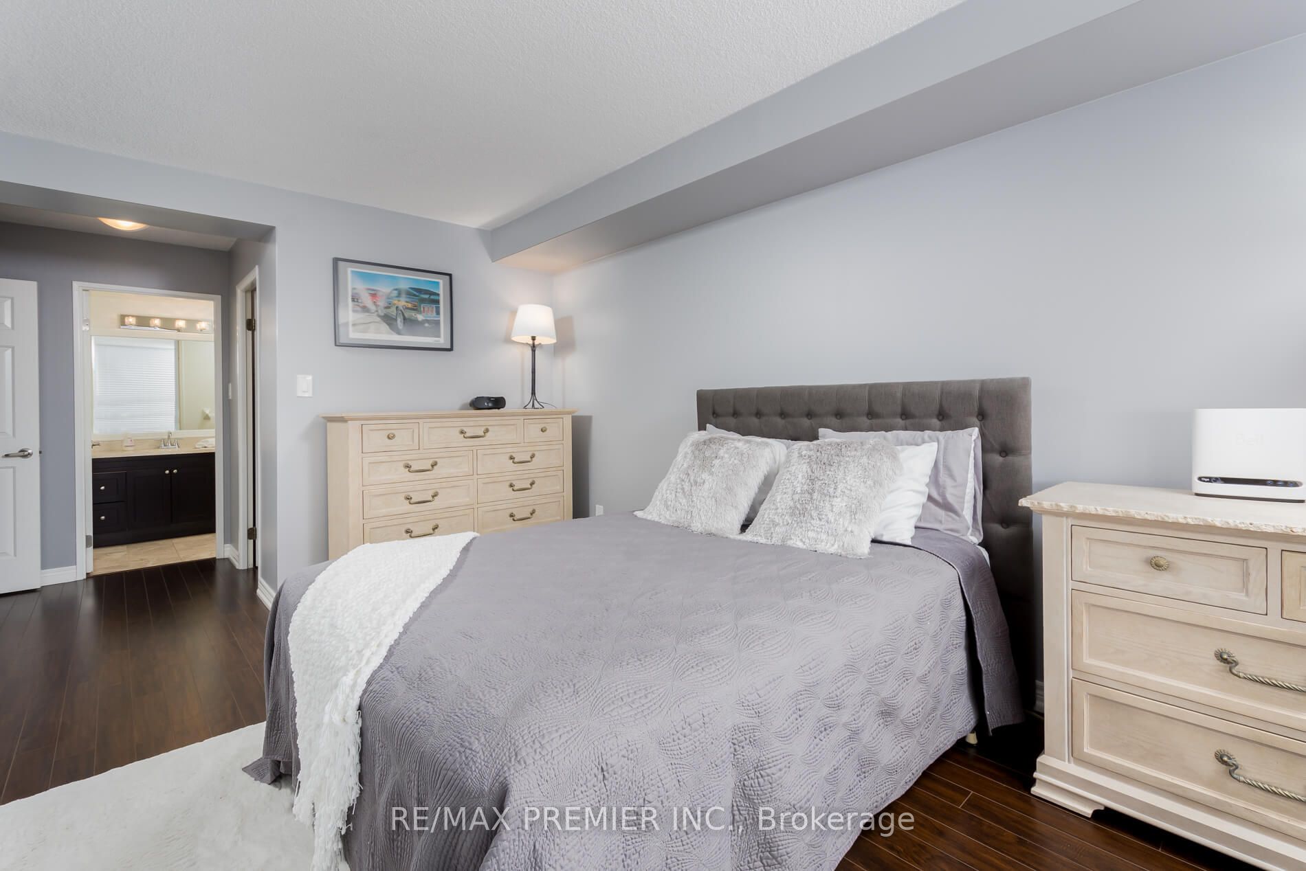 101 Subway Cres 9 Property Photo 13