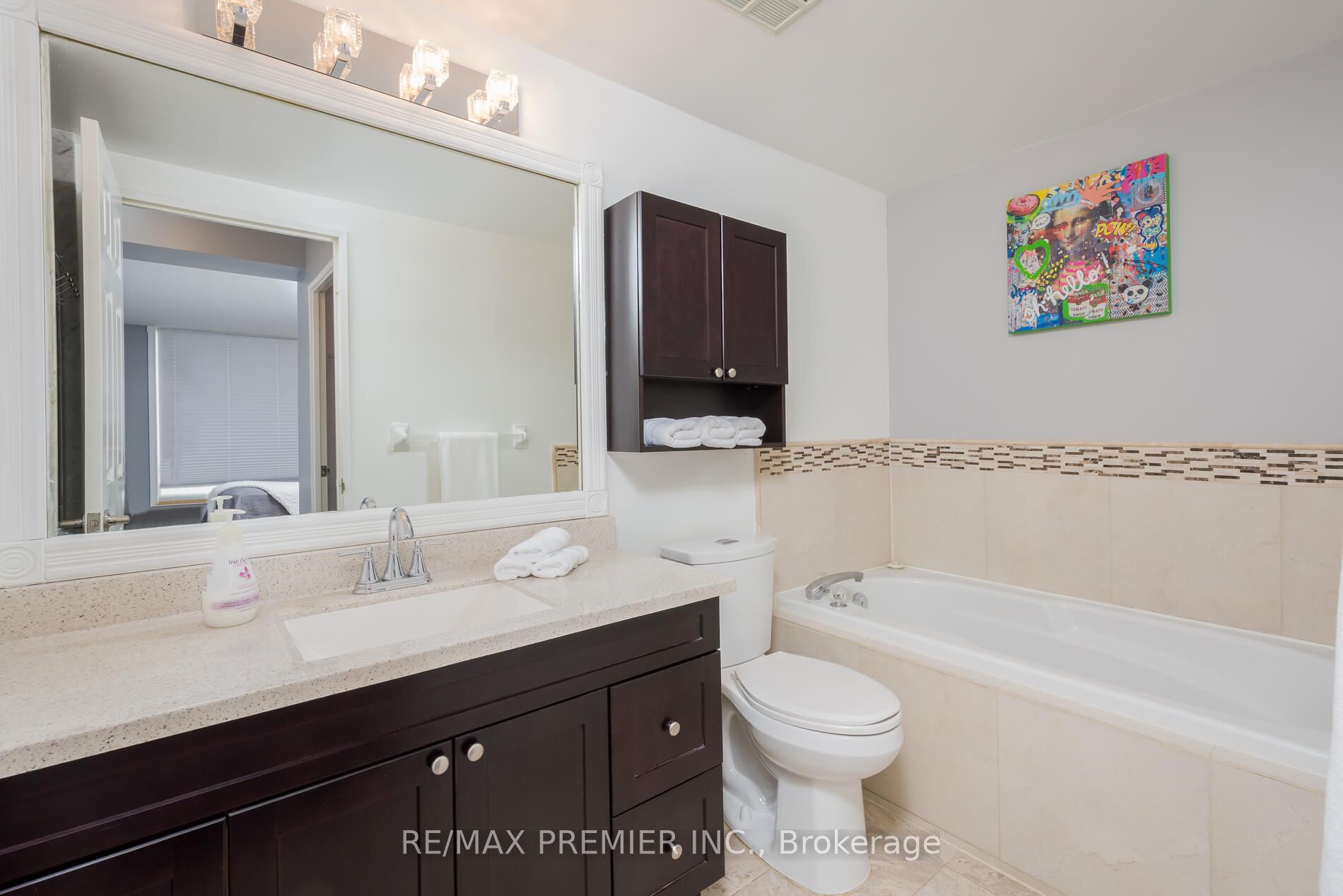 101 Subway Cres 9 Property Photo 14