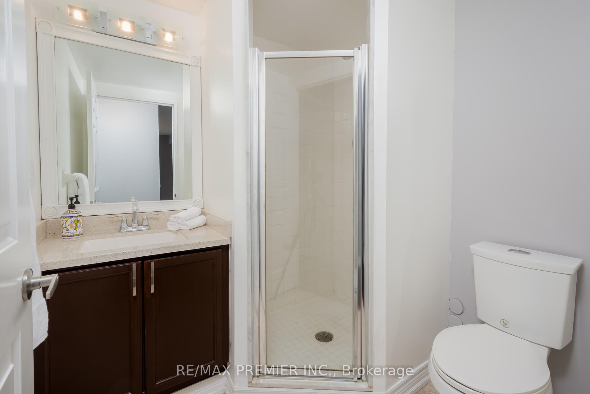 101 Subway Cres 9 Property Photo 16