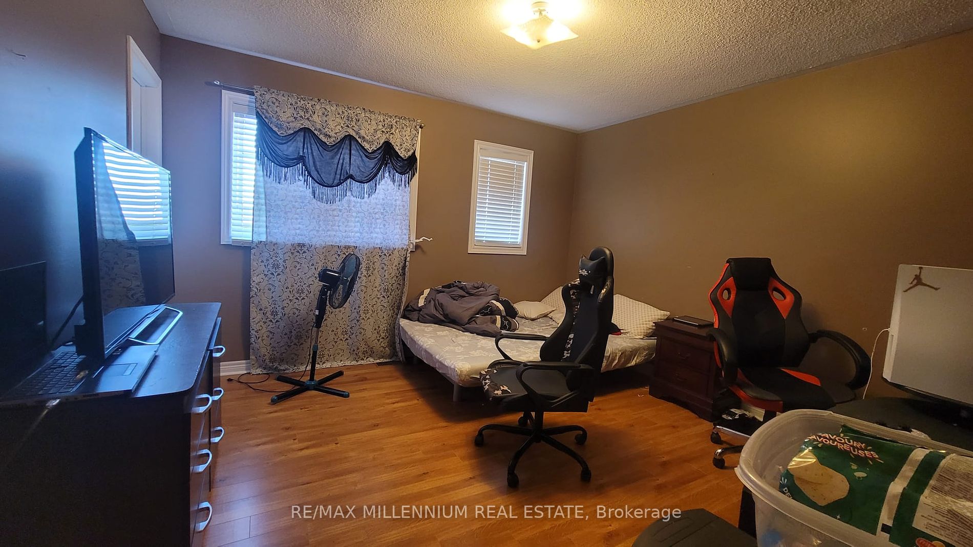 961 Knotty Pine Grve Property Photo 6