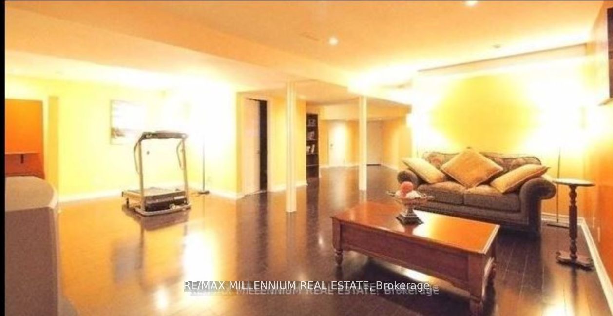 961 Knotty Pine Grve Property Photo 13