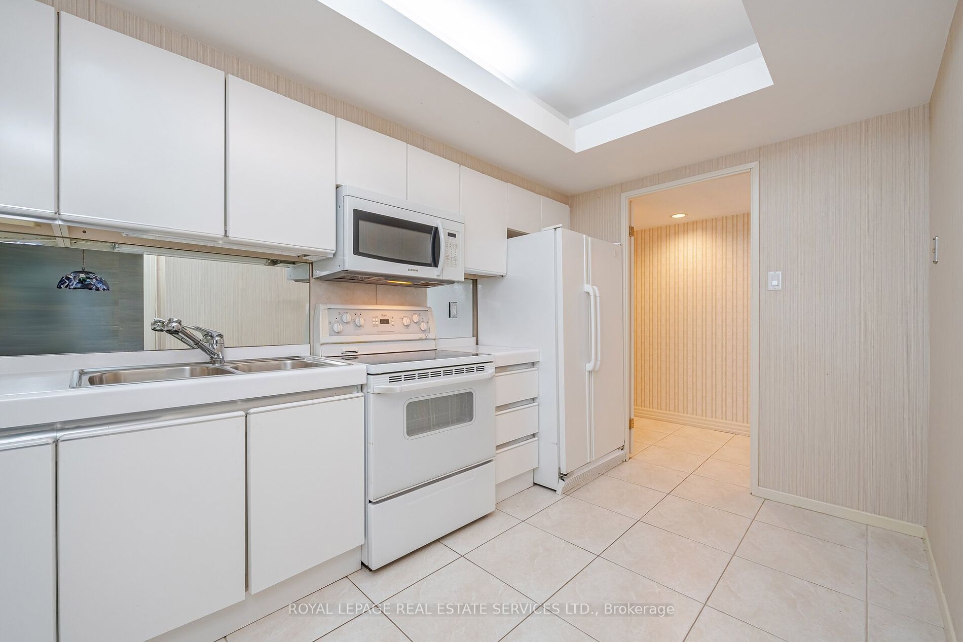 2045 Lake Shore Blvd W 05 Property Photo 10
