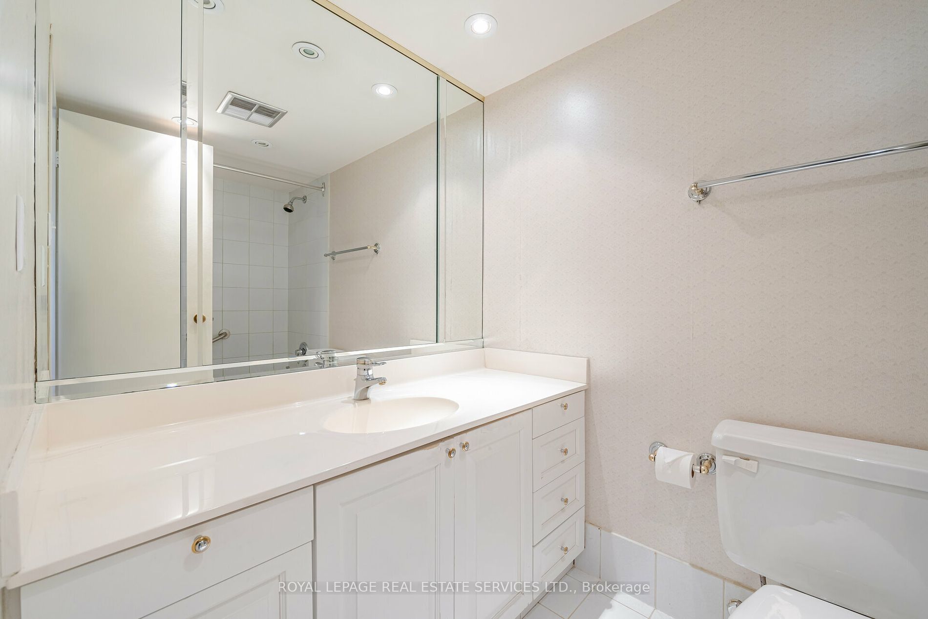 2045 Lake Shore Blvd W 05 Property Photo 13