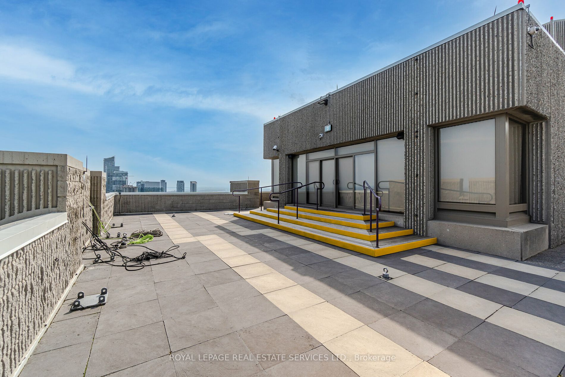 2045 Lake Shore Blvd W 05 Property Photo 15