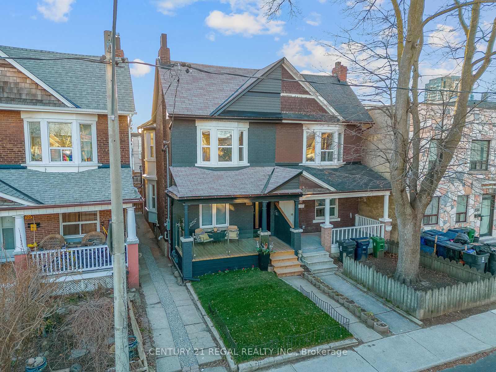 652 St Clarens Ave Property Photo 2