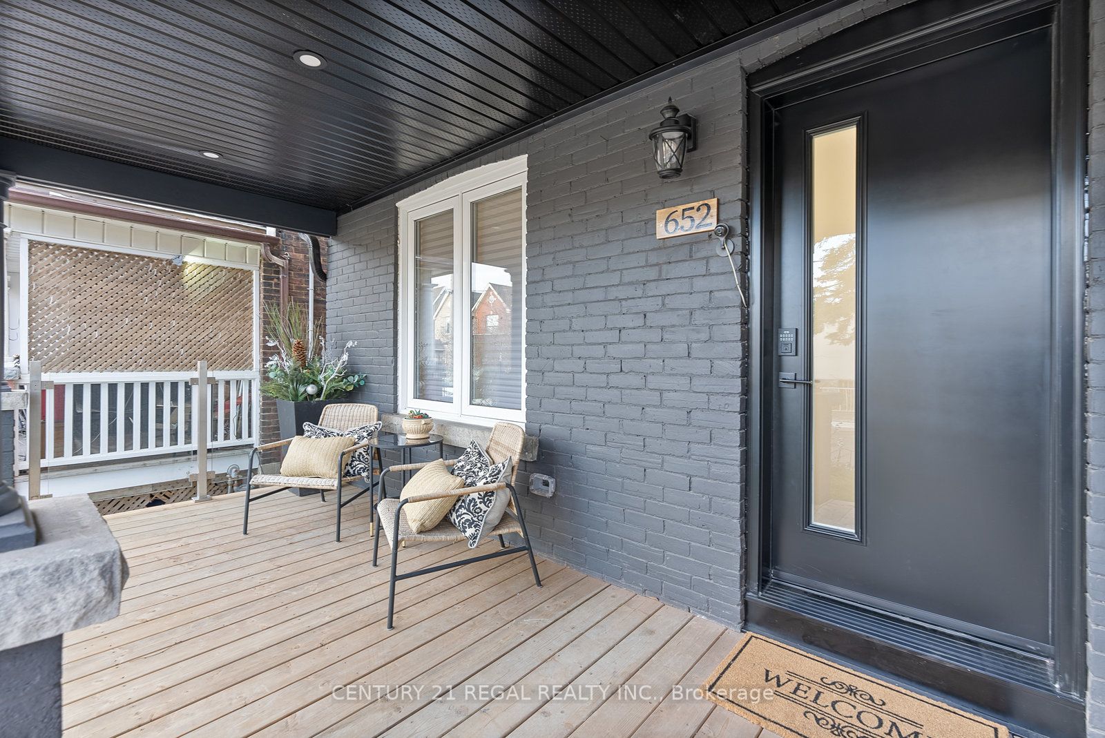 652 St Clarens Ave Property Photo 3
