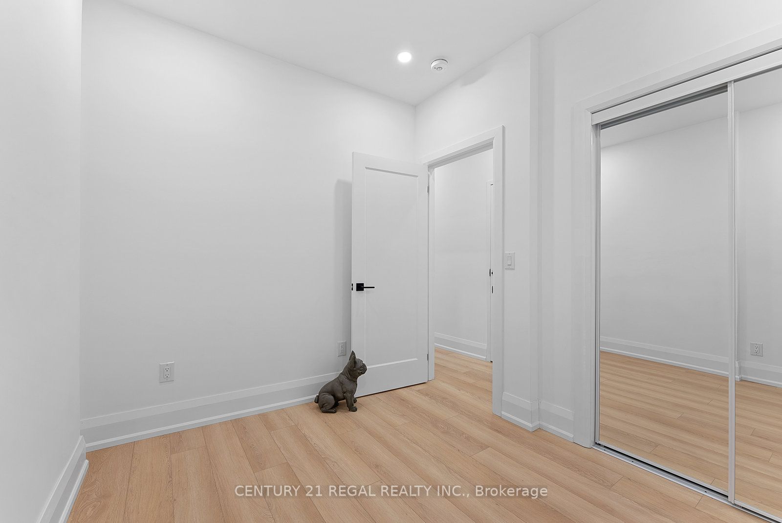 652 St Clarens Ave Property Photo 12