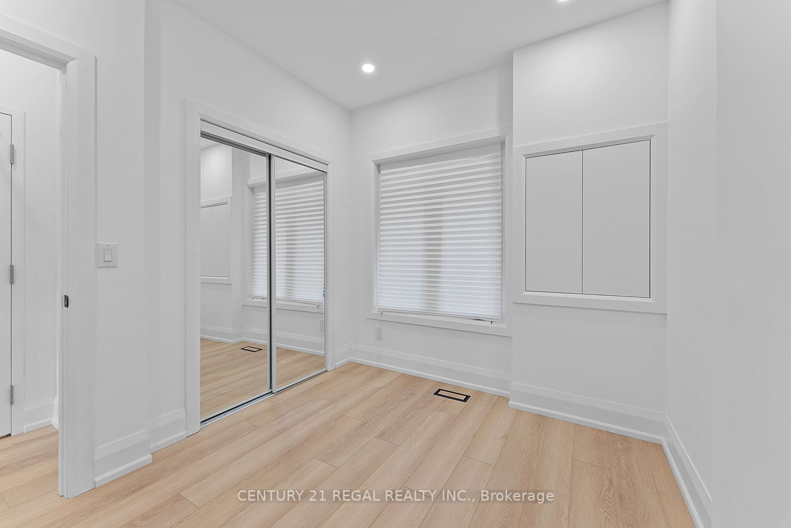 652 St Clarens Ave Property Photo 13