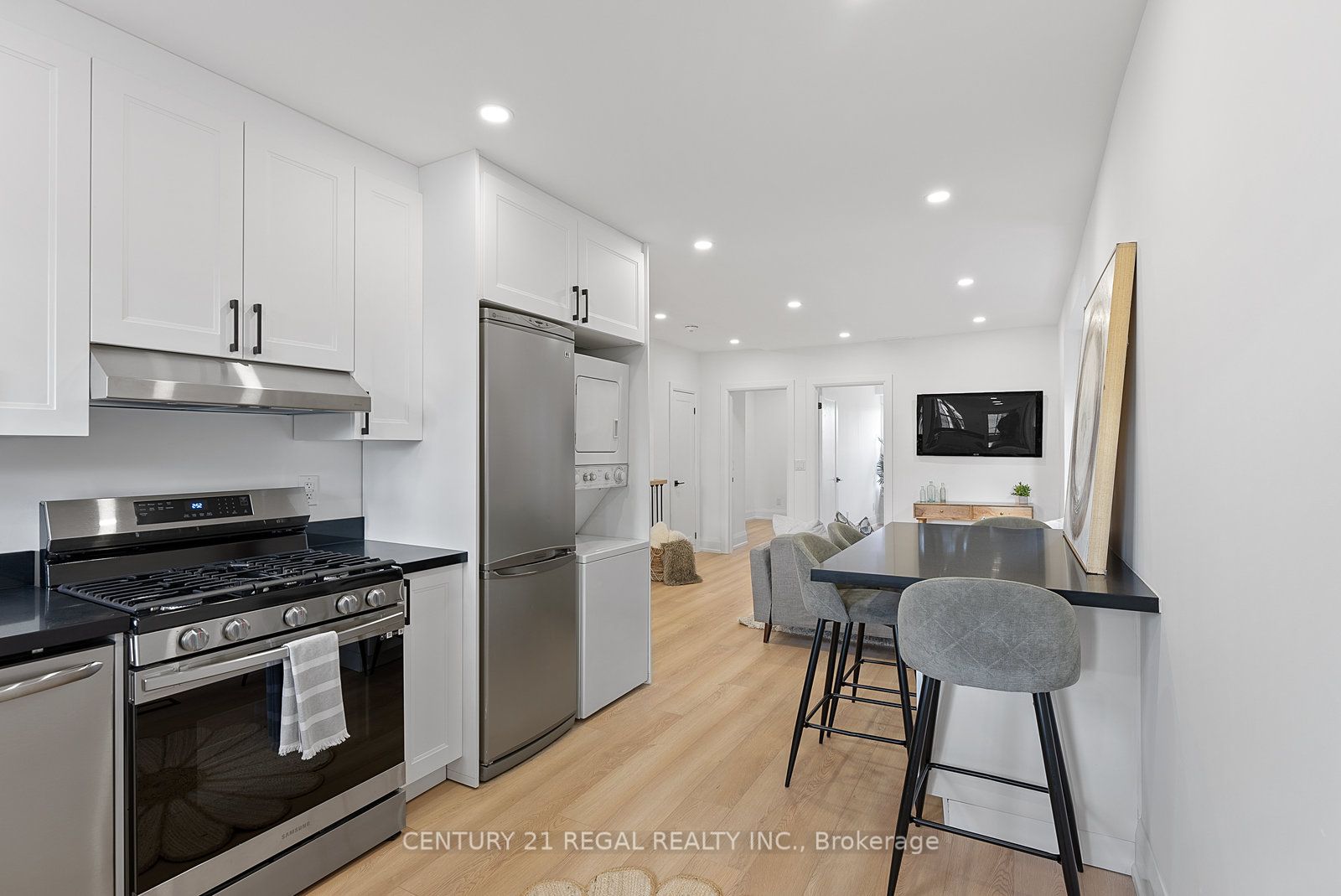 652 St Clarens Ave Property Photo 19