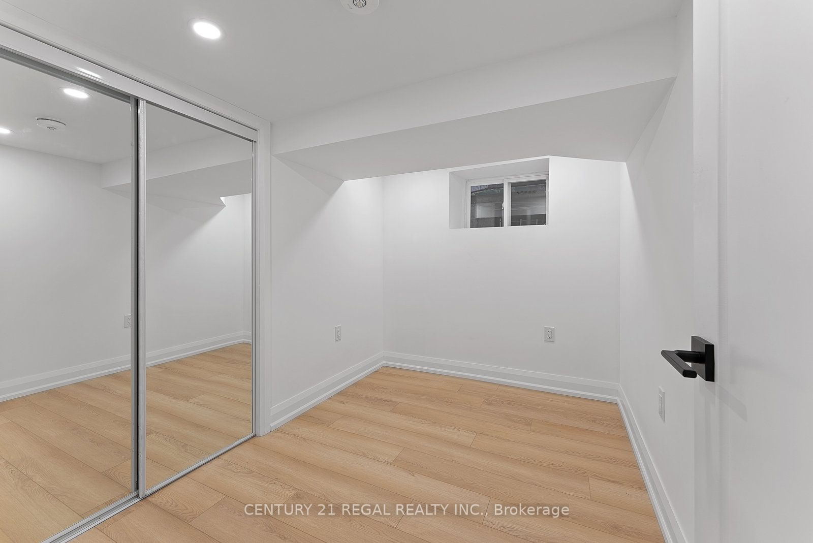 652 St Clarens Ave Property Photo 35