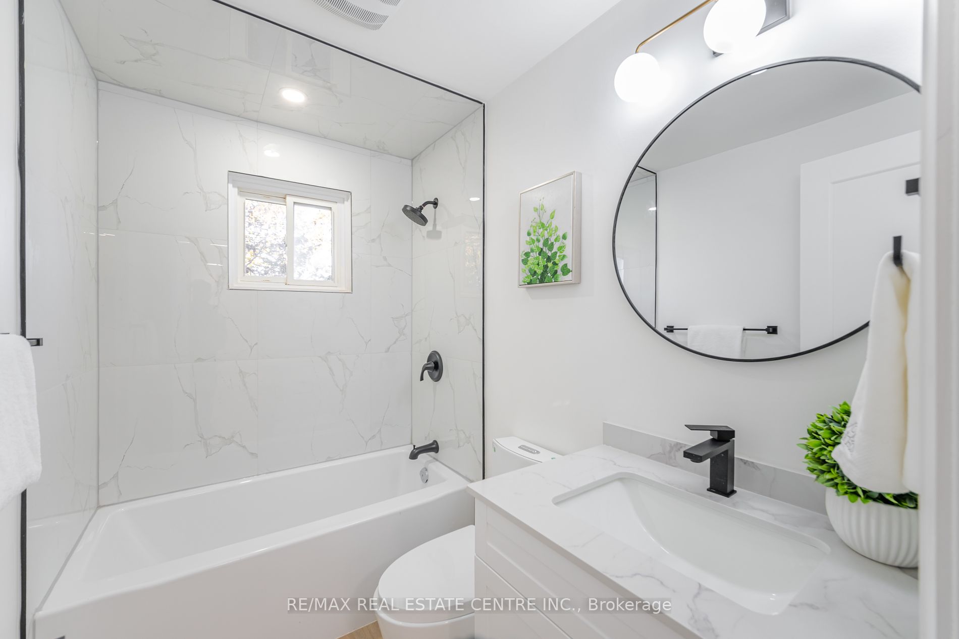 191 Mendel Crt Property Photo 15
