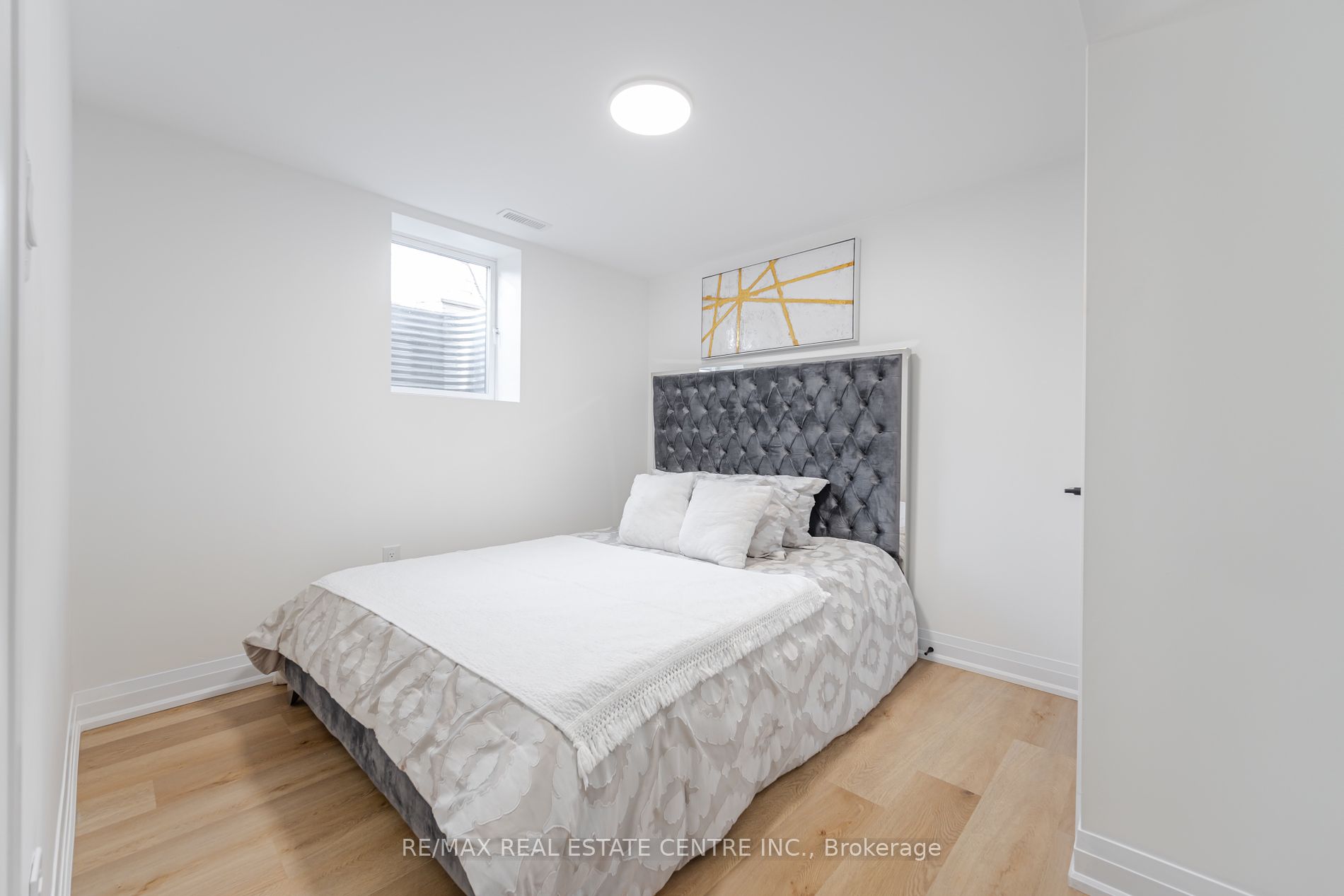 191 Mendel Crt Property Photo 18