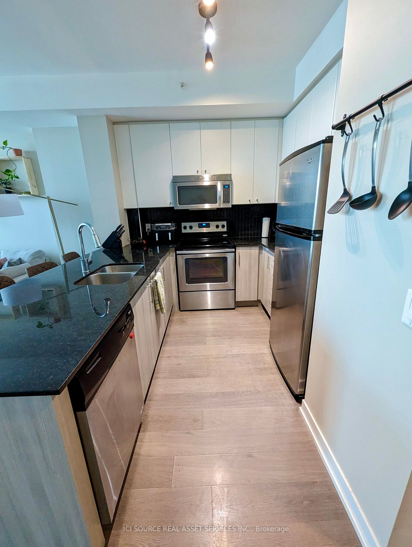 8 Fieldway Rd 7 Property Photo 3