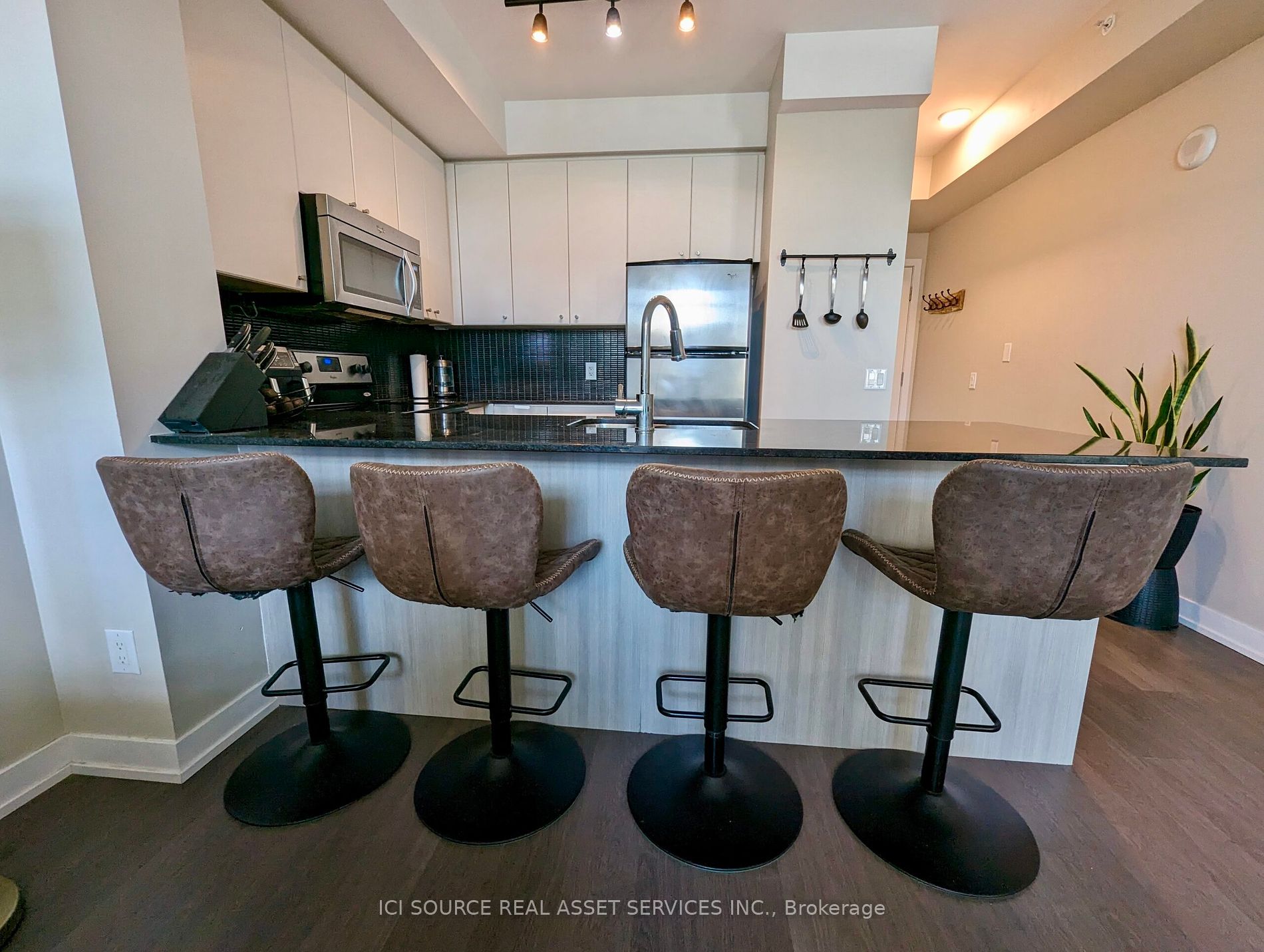 8 Fieldway Rd 7 Property Photo 4