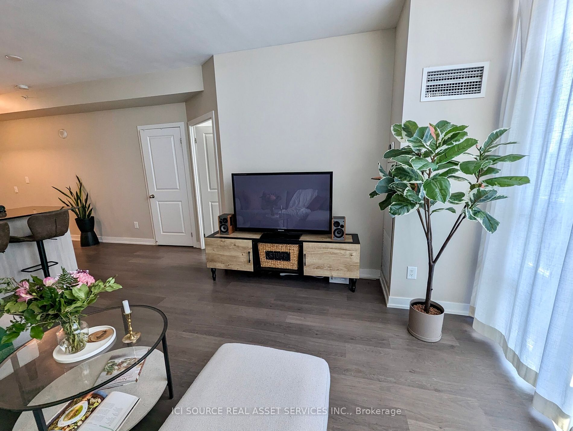 8 Fieldway Rd 7 Property Photo 5