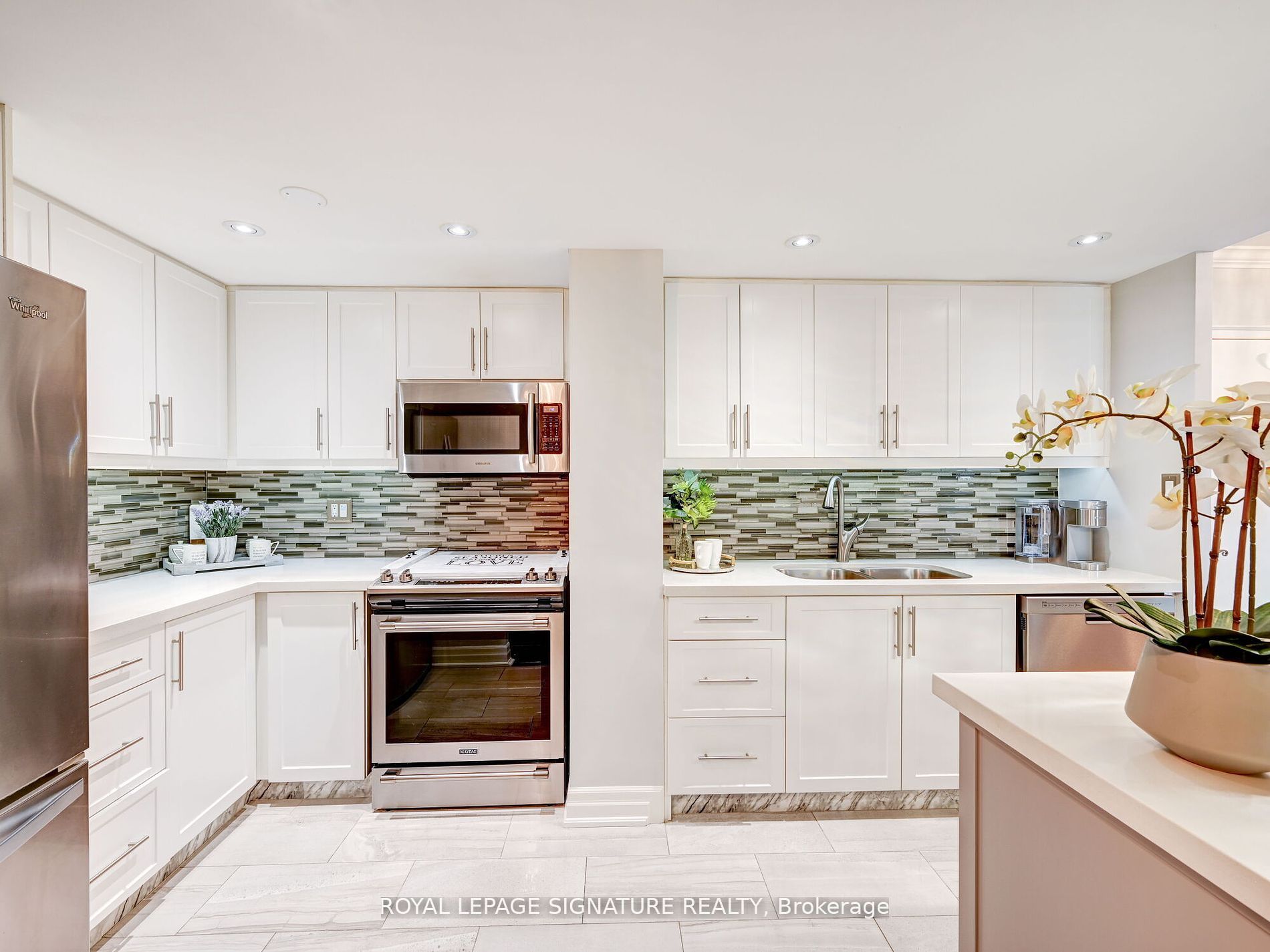 812 Burnhamthorpe Rd 6 Property Photo 13