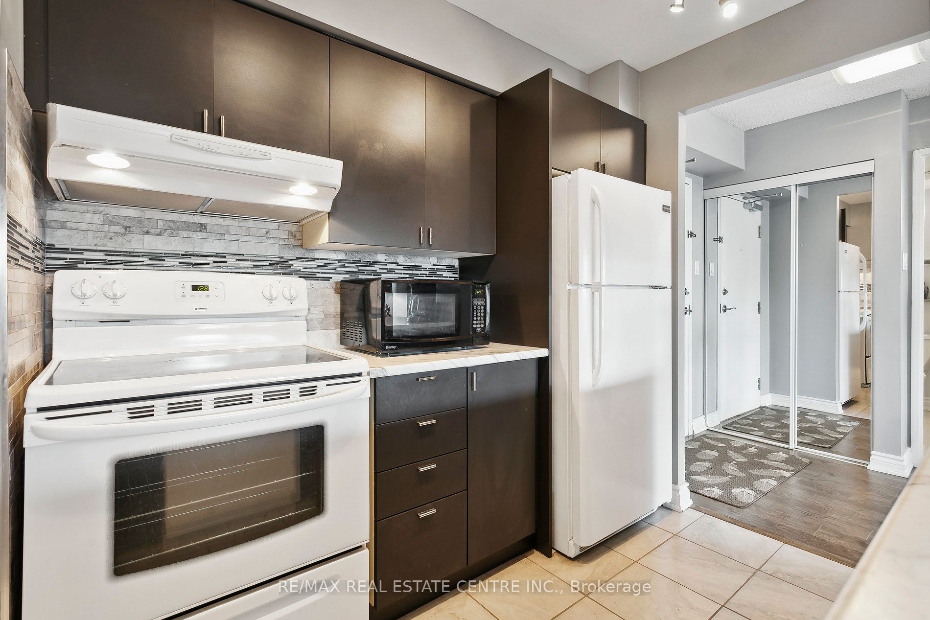 10 Laurelcrest St 22 Property Photo 18