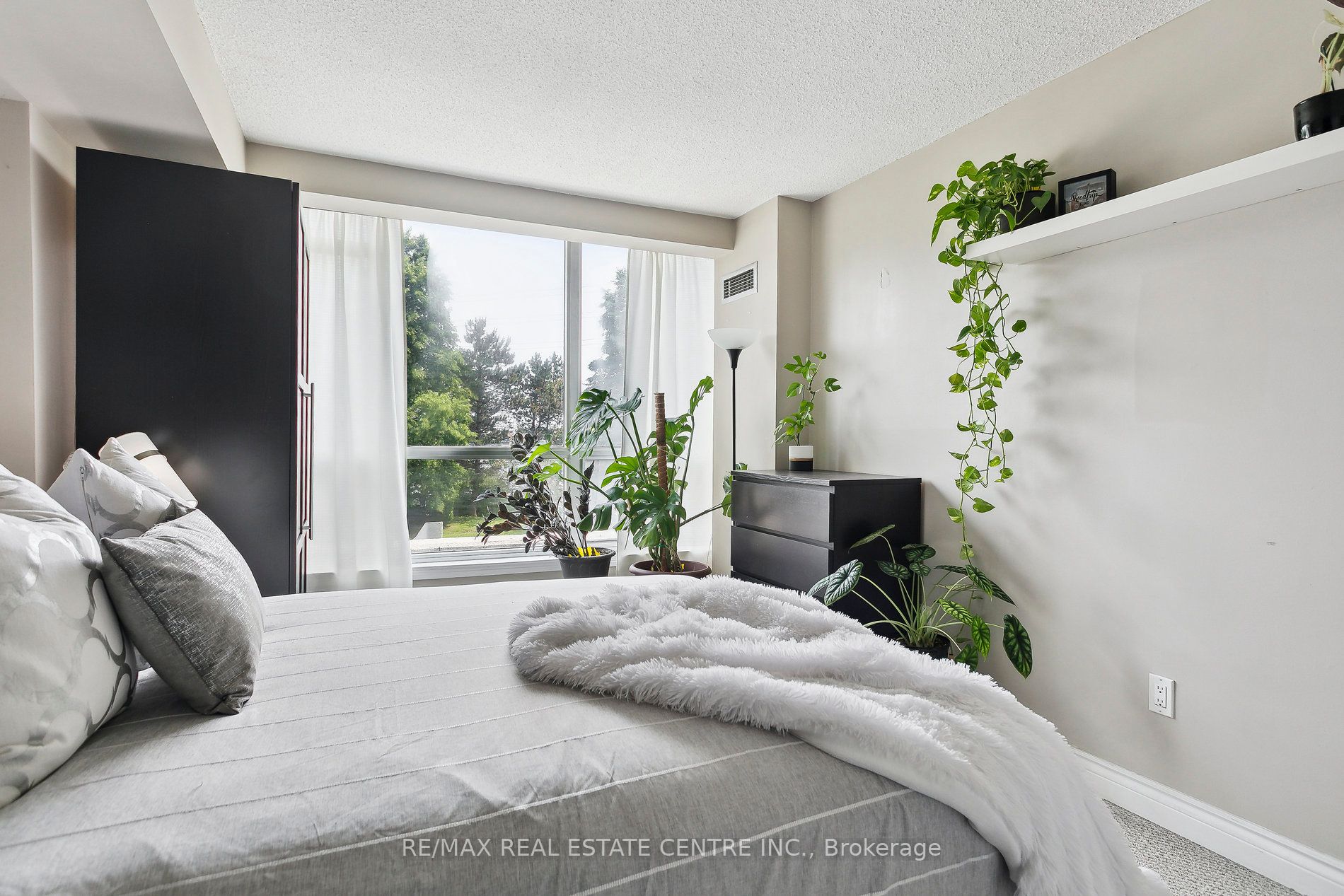 10 Laurelcrest St 22 Property Photo 23