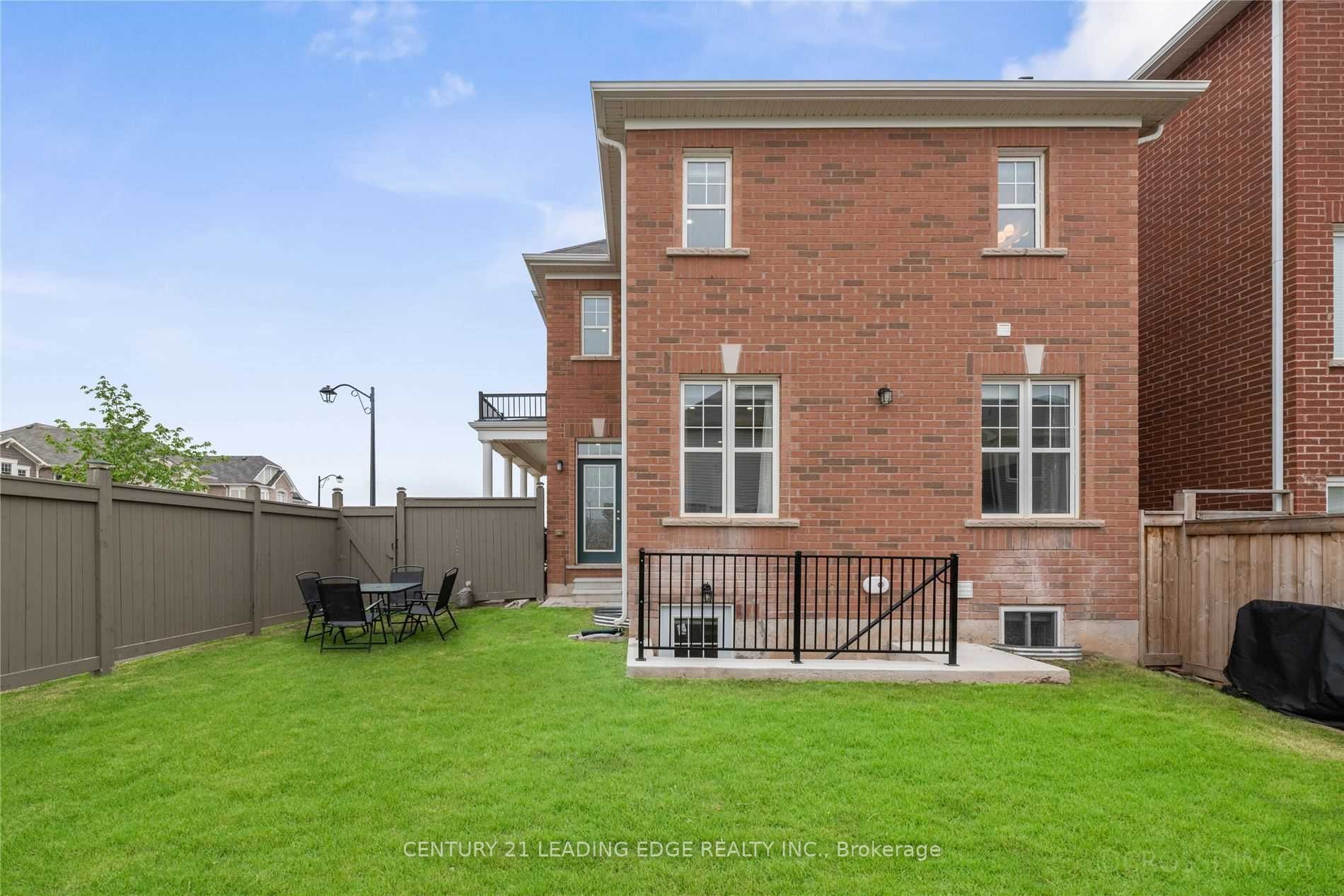 230 Hinton Terr Property Photo 2
