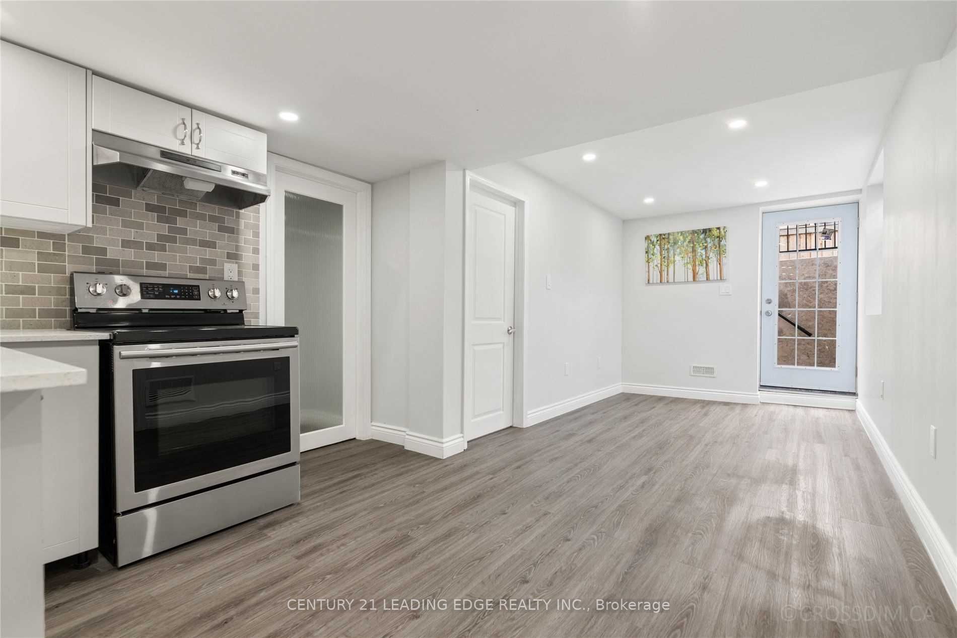 230 Hinton Terr Property Photo 6