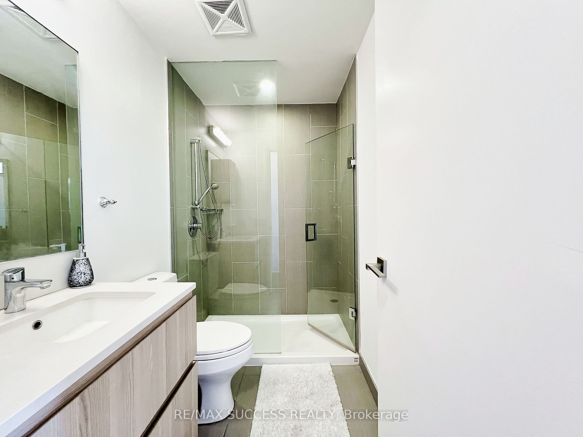 36 Park Lawn Rd 2707 Property Photo 13