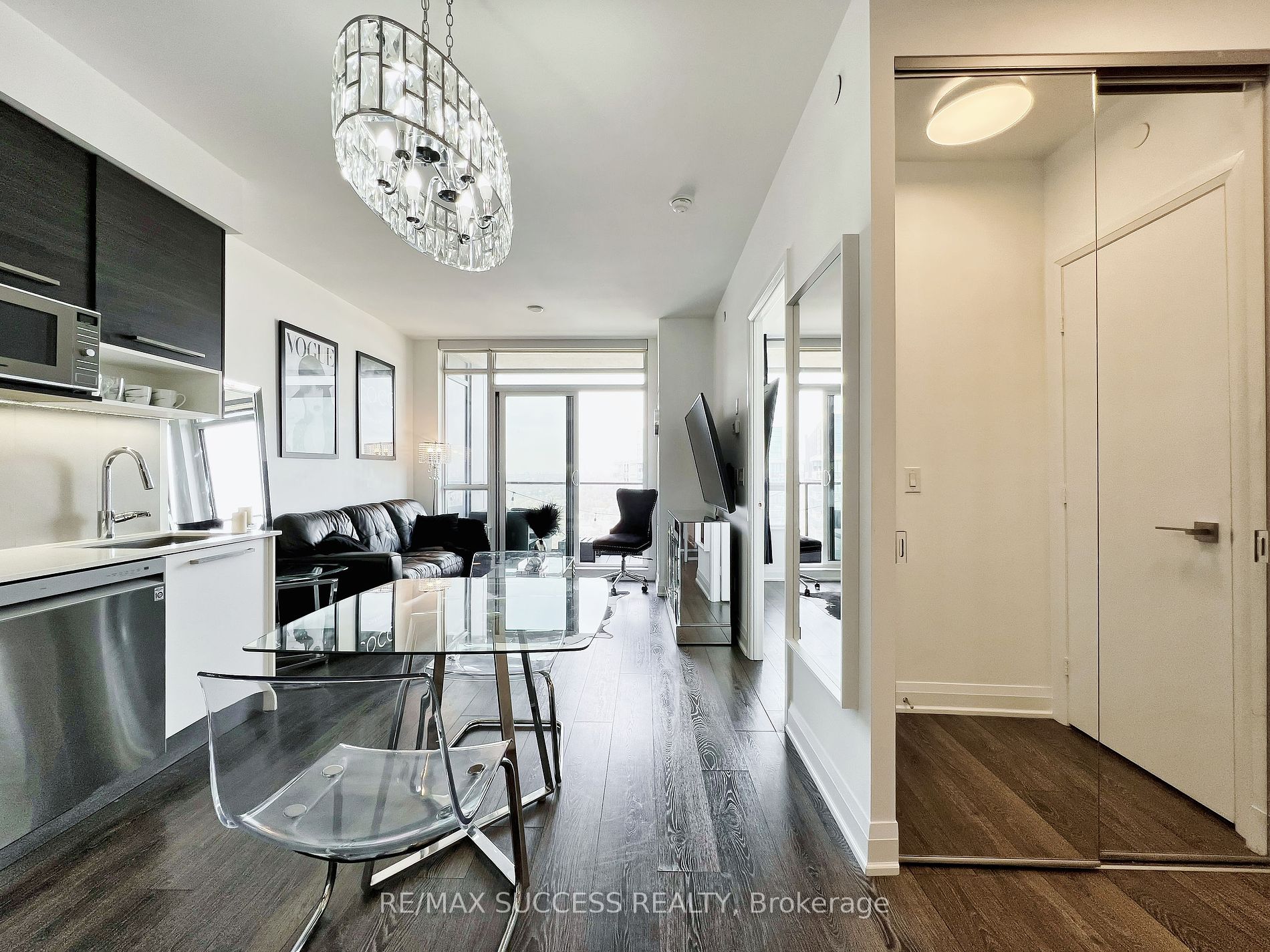 36 Park Lawn Rd 2707 Property Photo 15