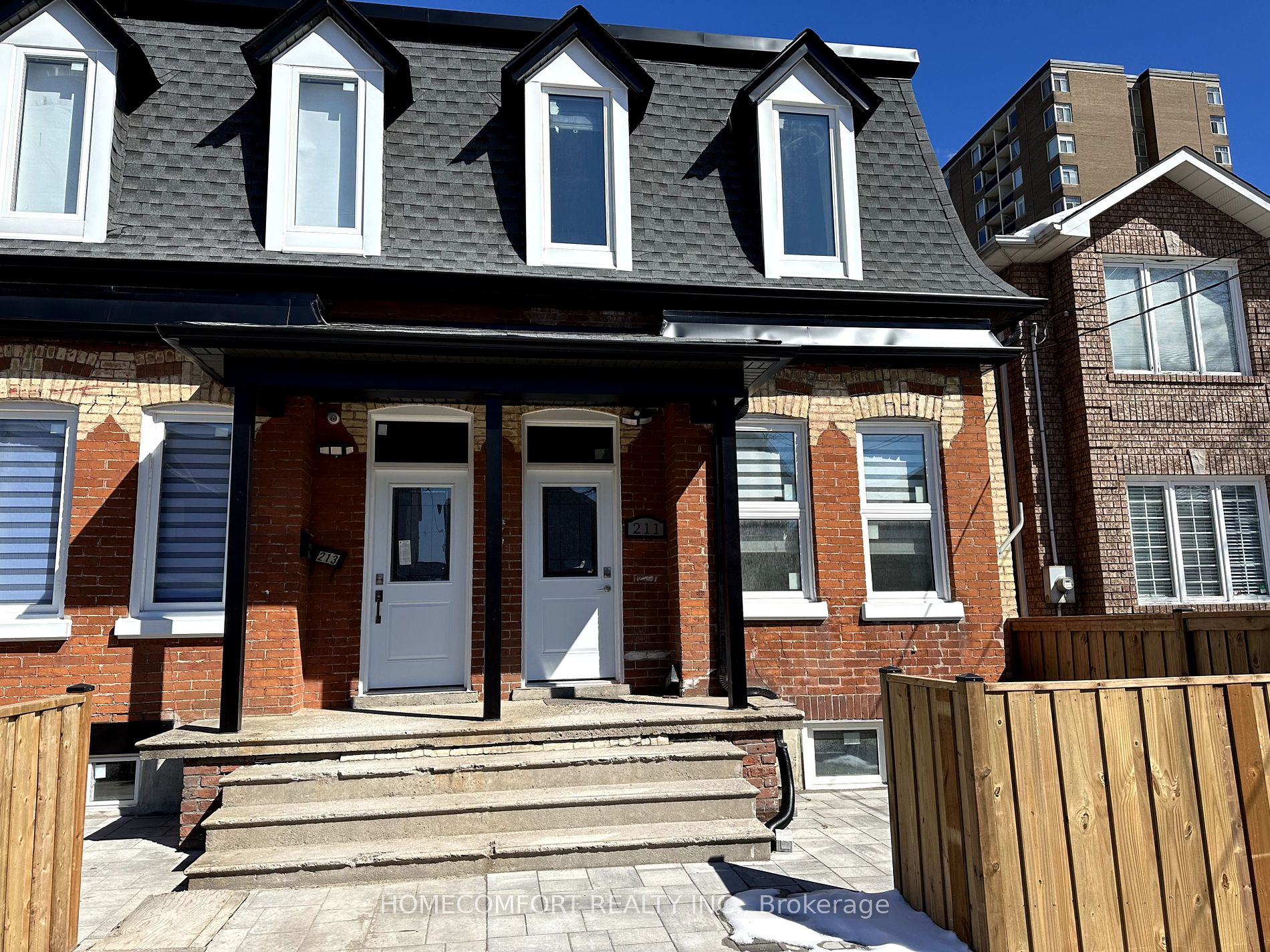 211 Osler St Property Photo 1
