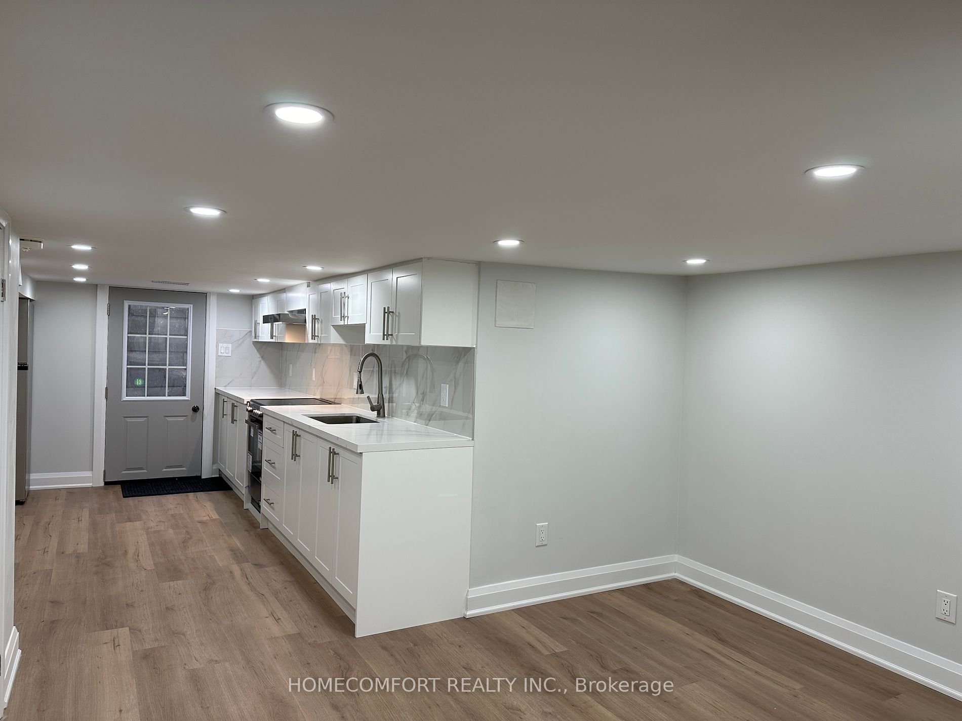 211 Osler St Property Photo 2