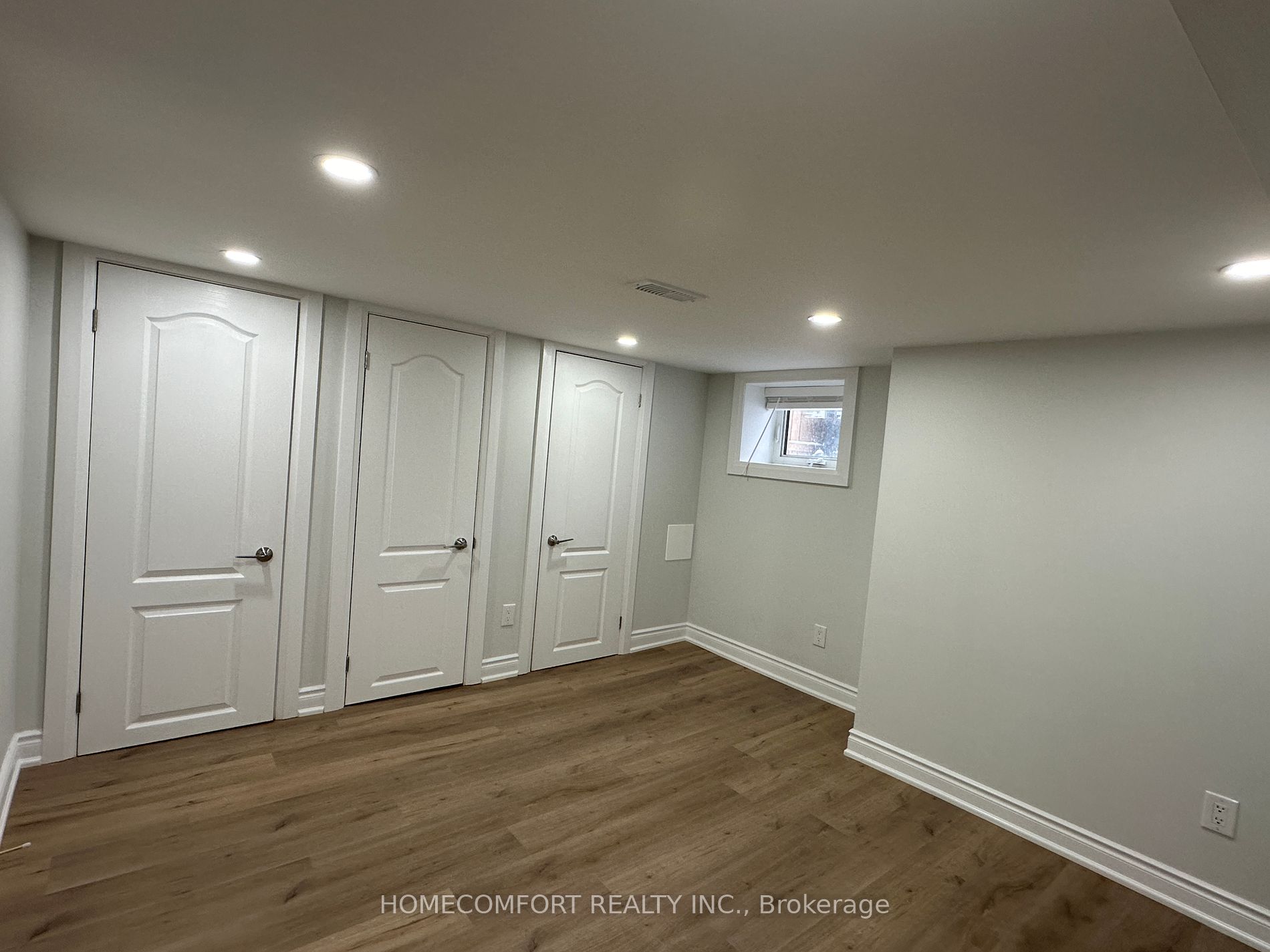 211 Osler St Property Photo 8