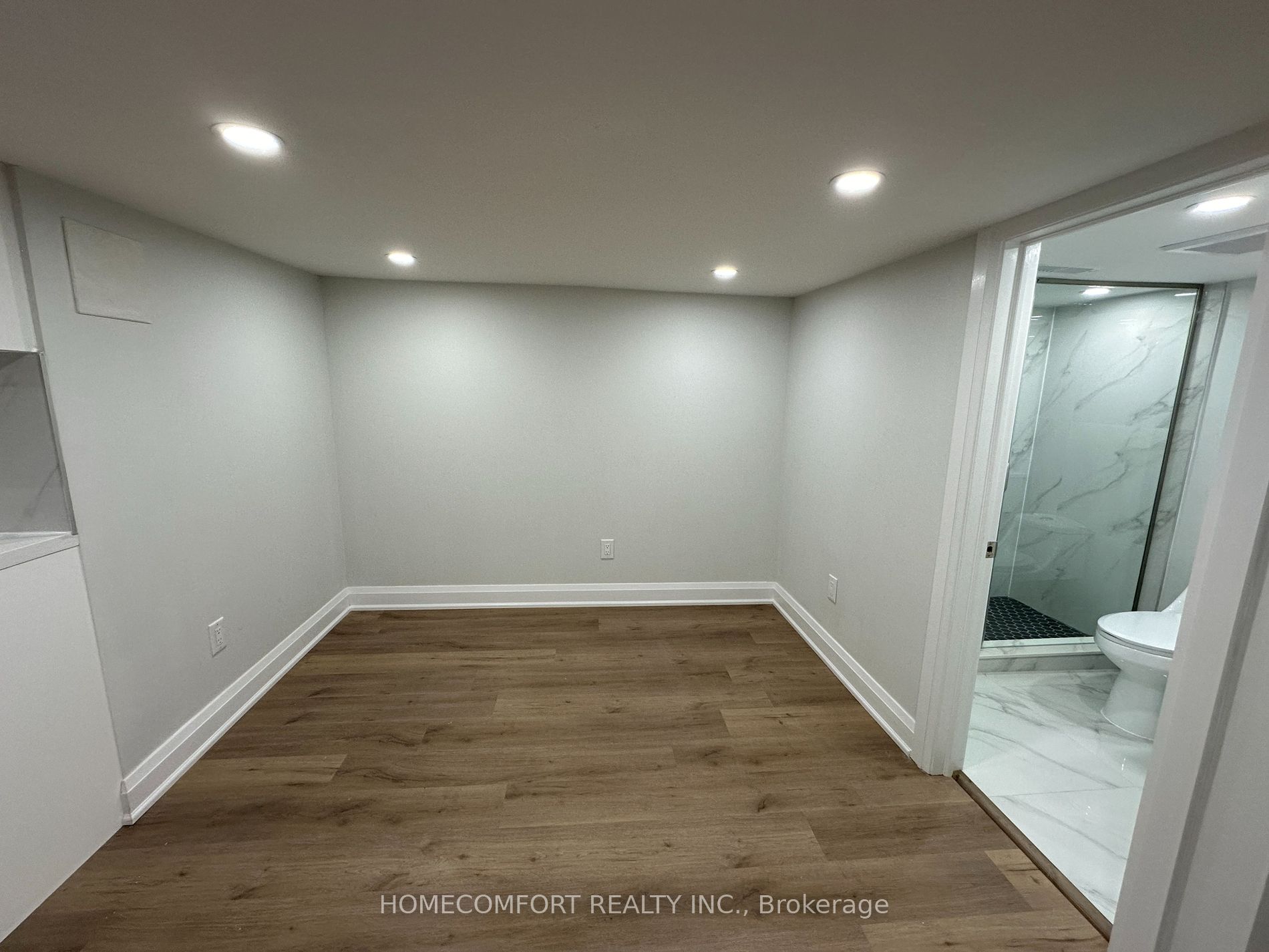 211 Osler St Property Photo 10
