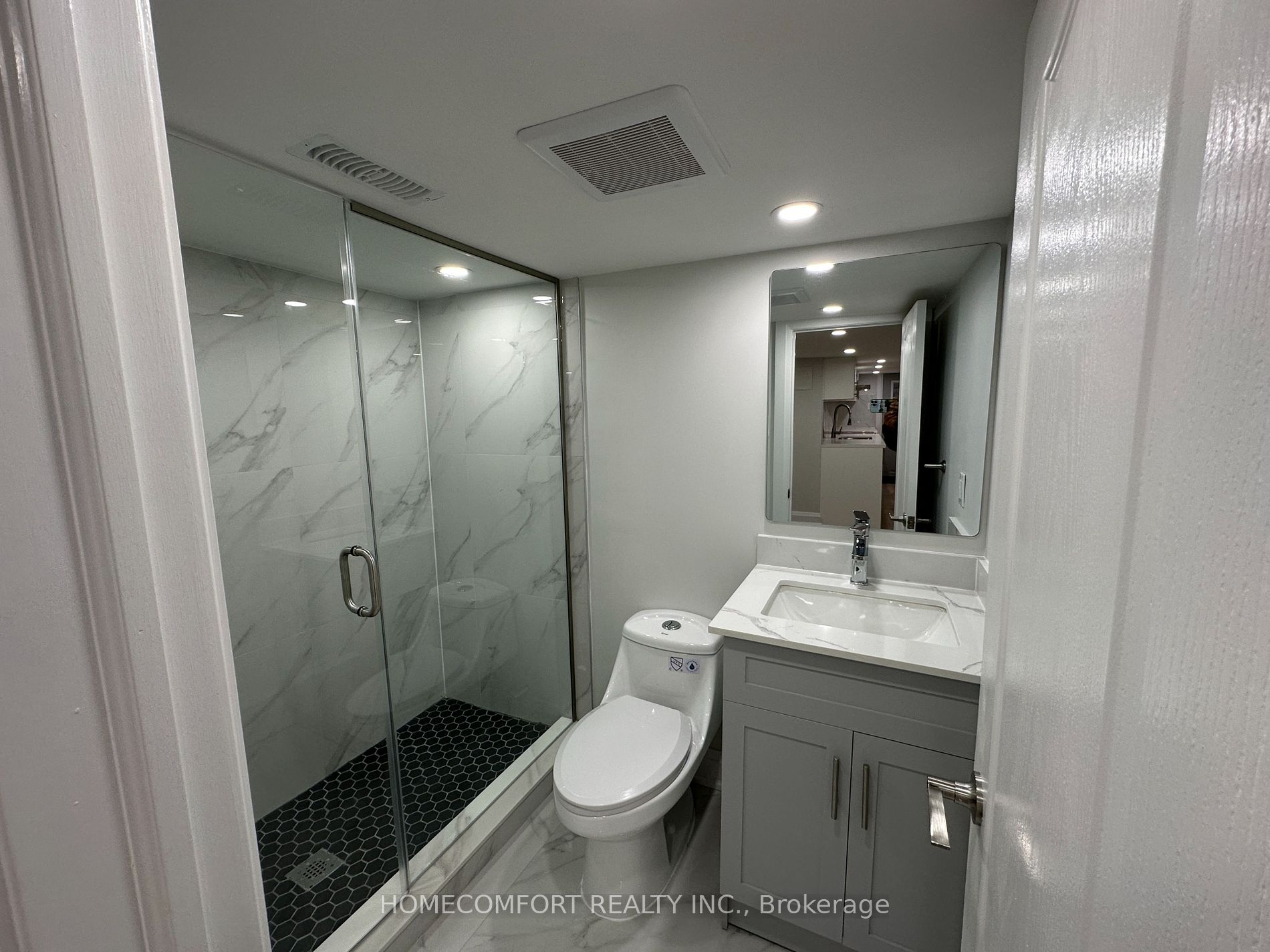 211 Osler St Property Photo 11