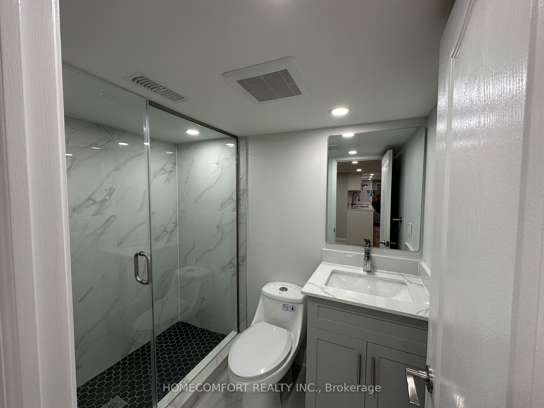 211 Osler St Property Photo 12