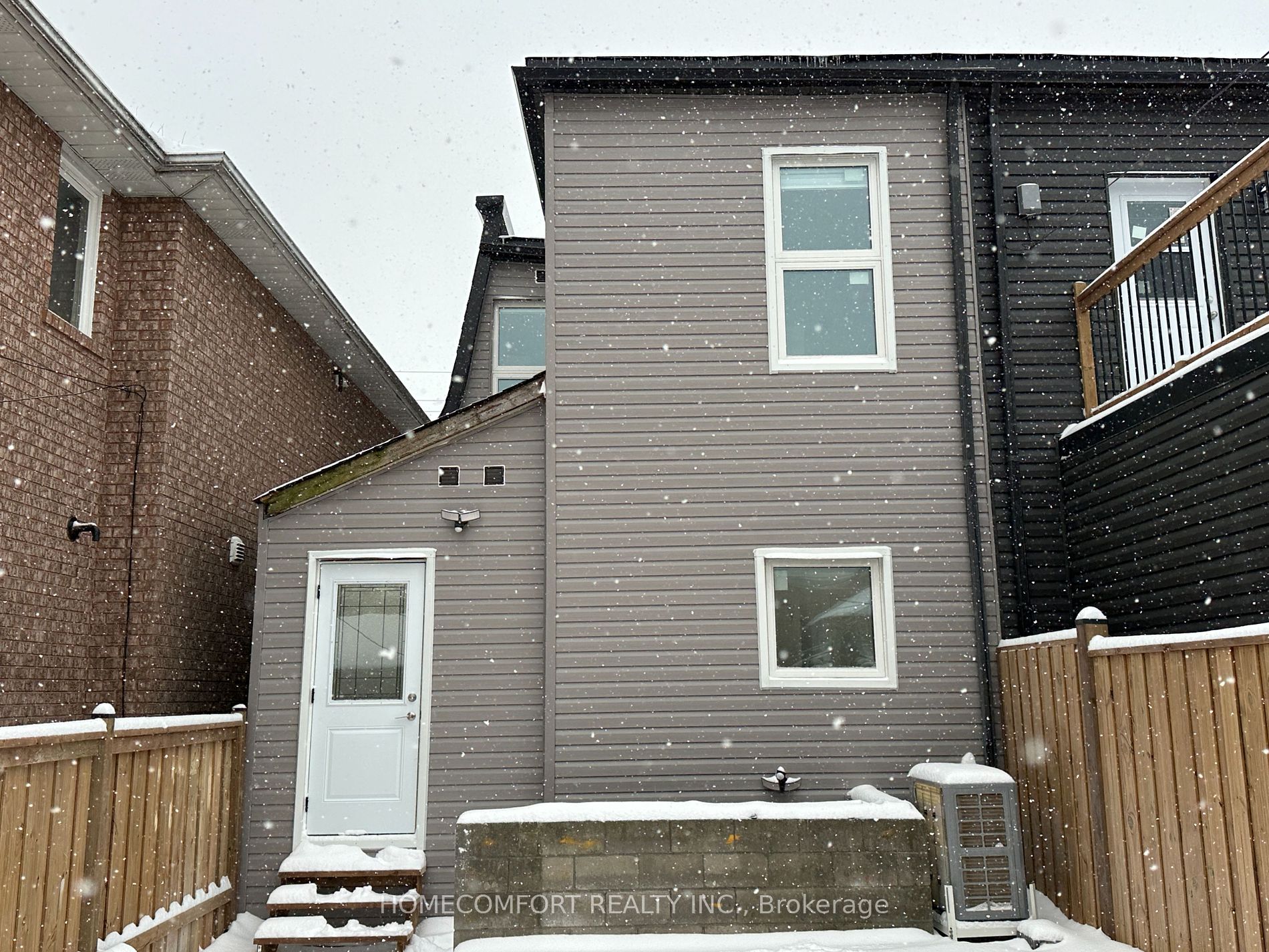 211 Osler St Property Photo 13