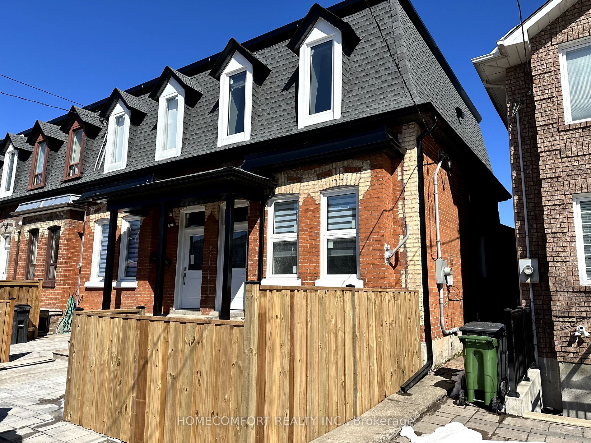 211 Osler St Property Photo 14