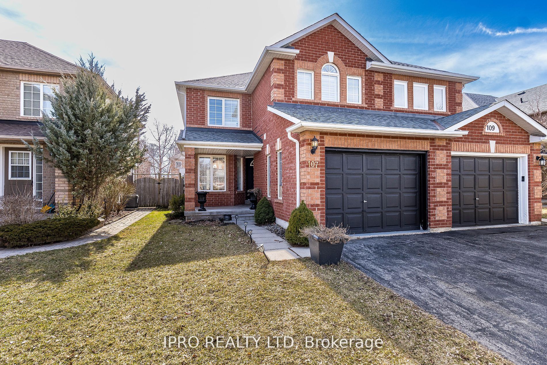 107 Mowat Cres Property Photo 1