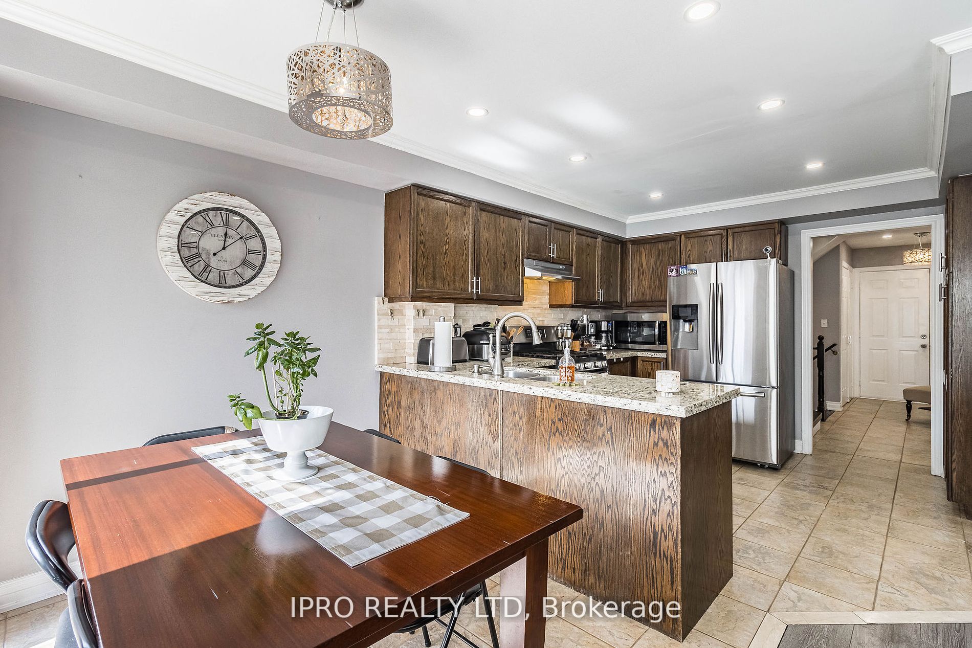 107 Mowat Cres Property Photo 12