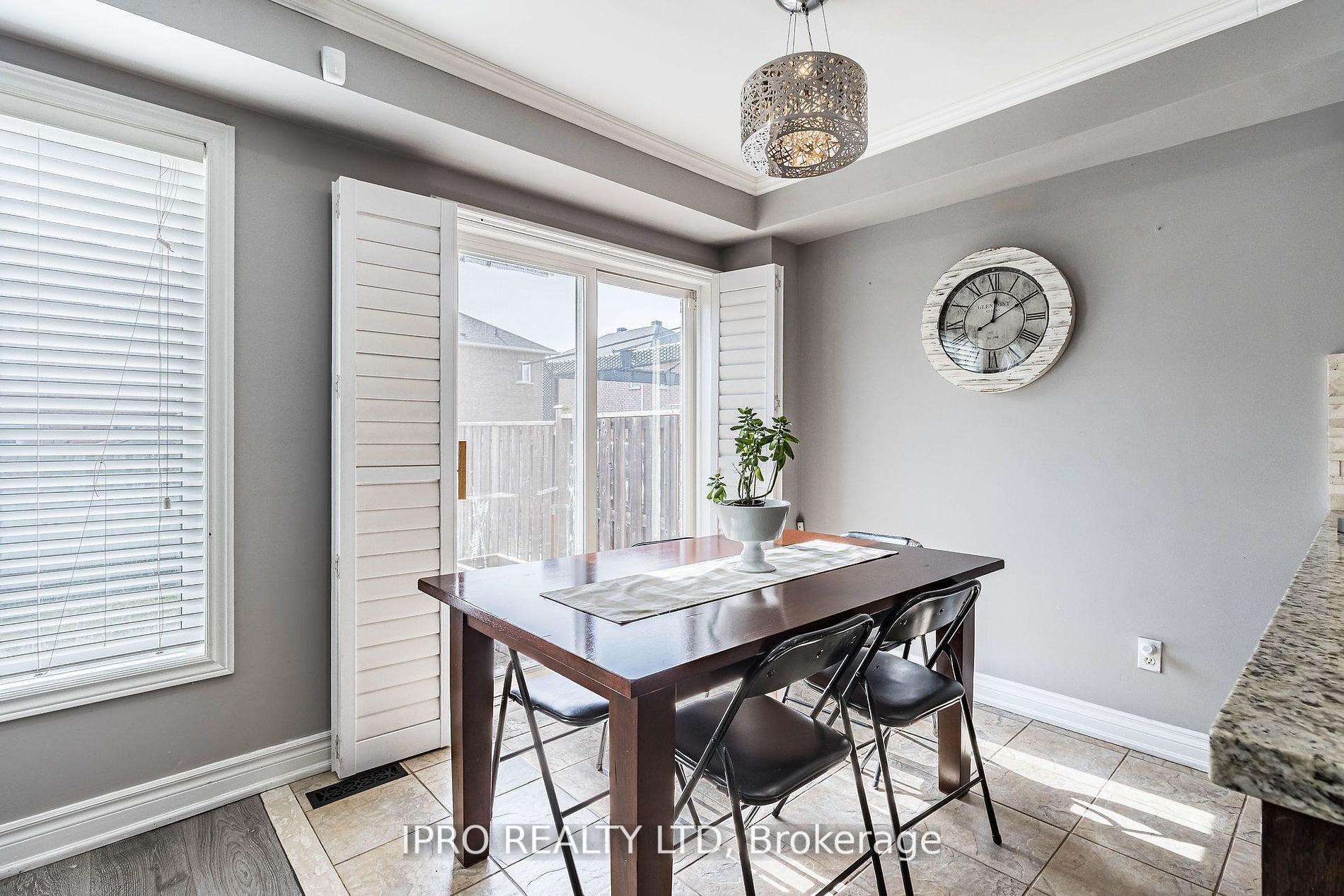 107 Mowat Cres Property Photo 17