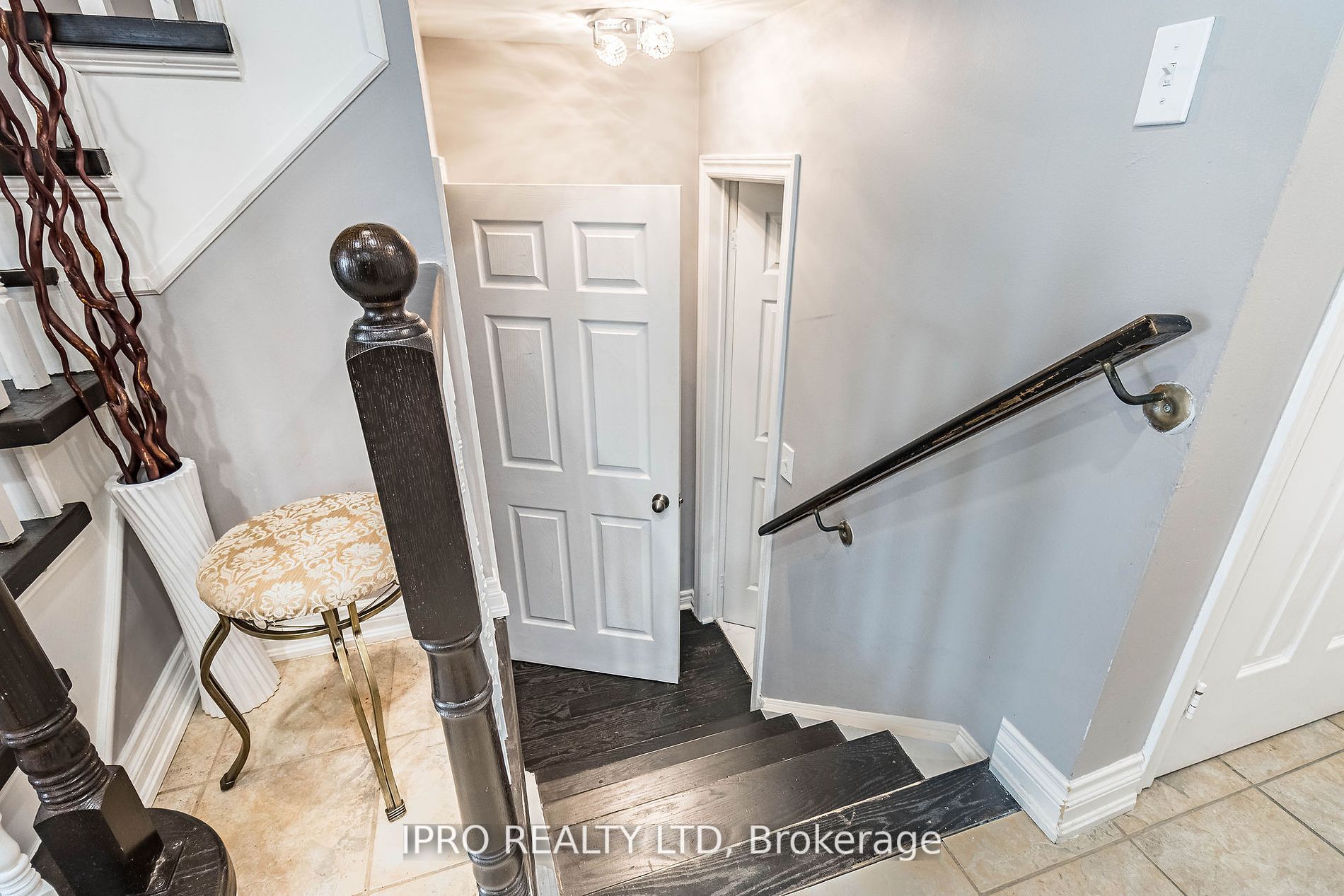 107 Mowat Cres Property Photo 18