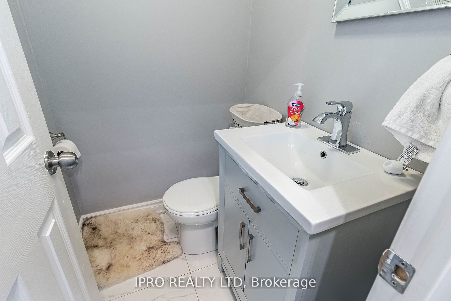 107 Mowat Cres Property Photo 19