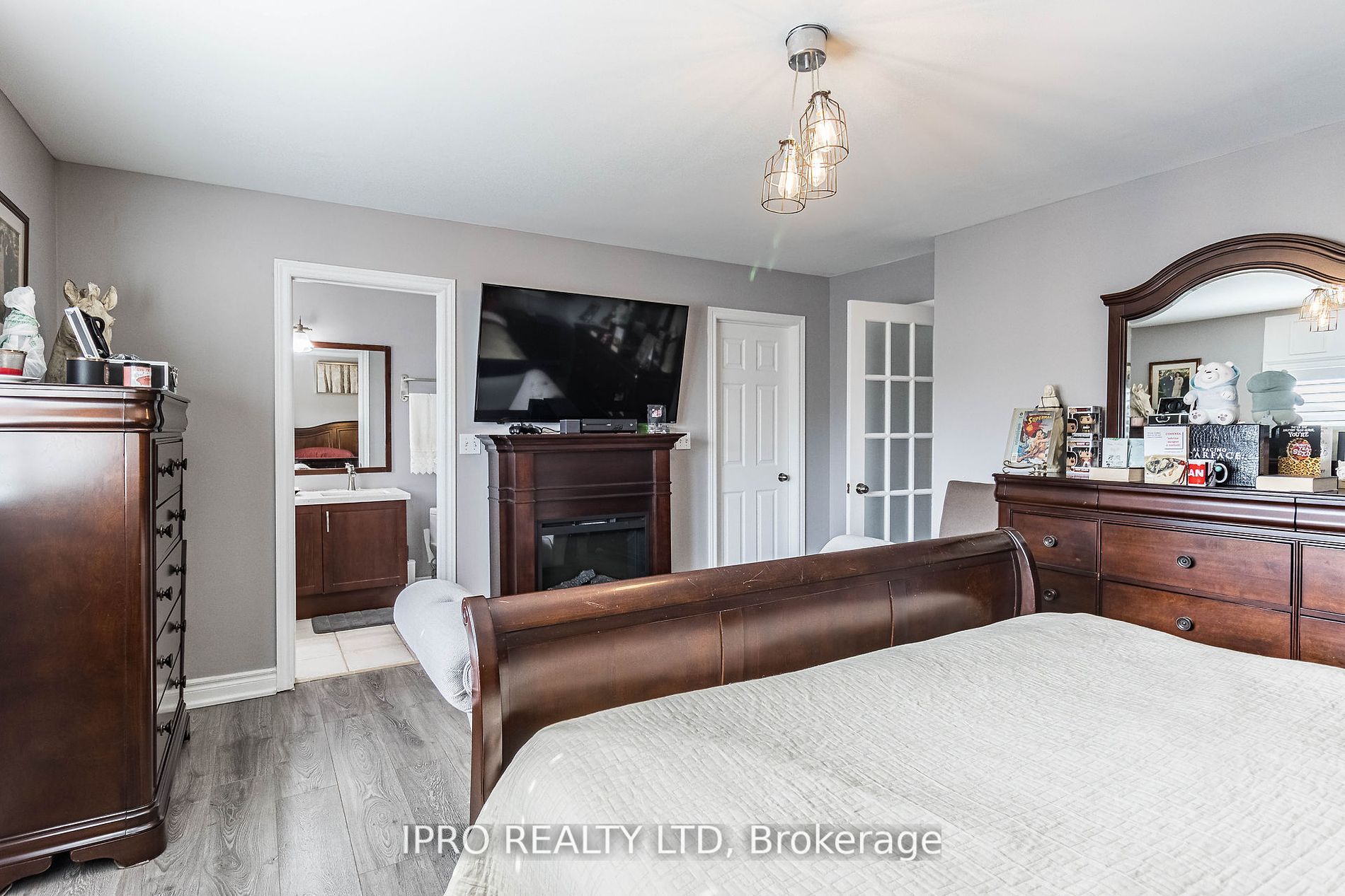 107 Mowat Cres Property Photo 23