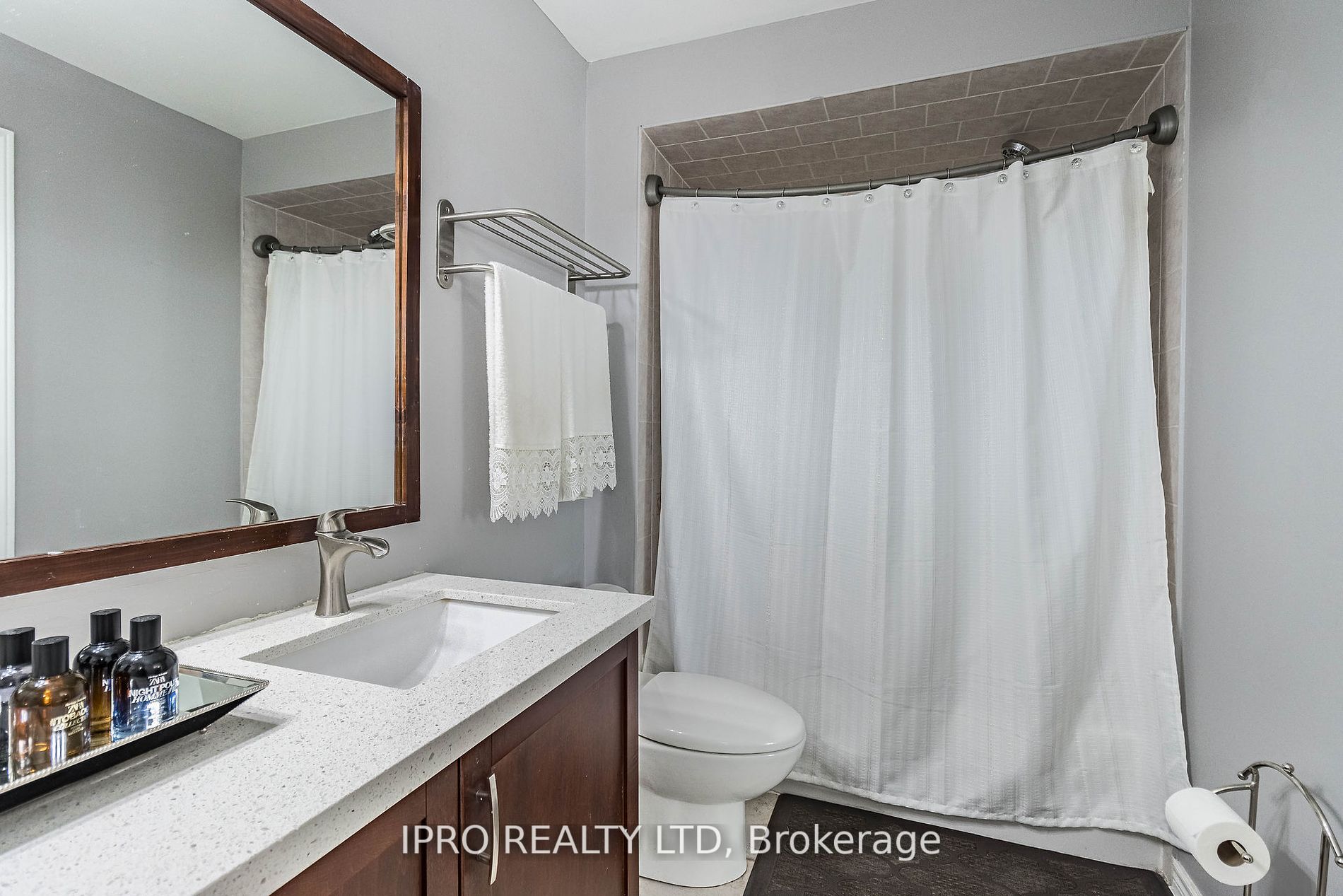 107 Mowat Cres Property Photo 25