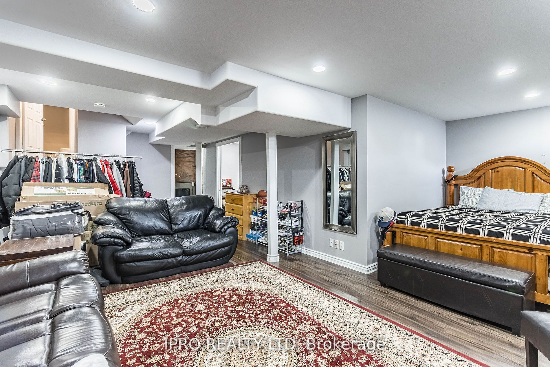 107 Mowat Cres Property Photo 35