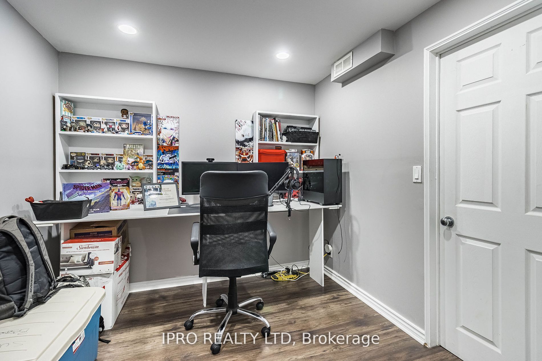 107 Mowat Cres Property Photo 36