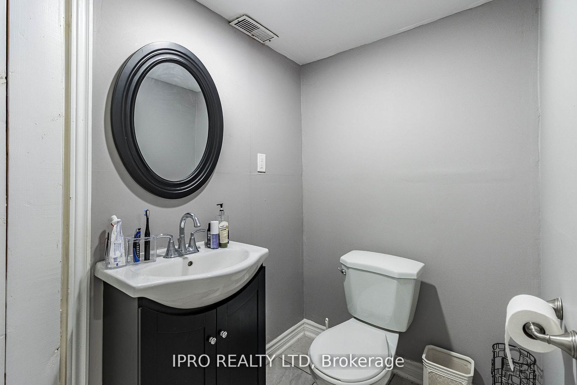 107 Mowat Cres Property Photo 37