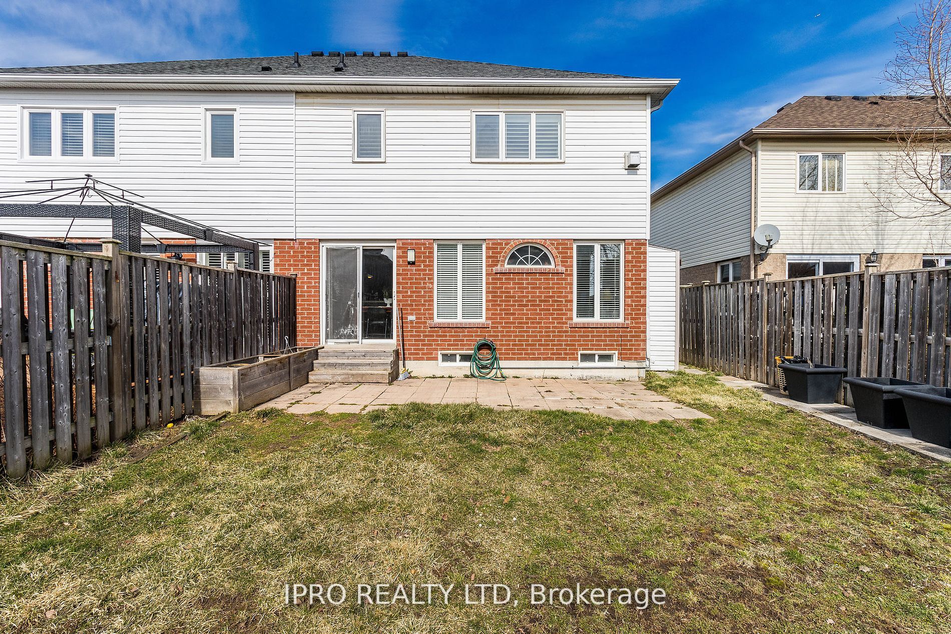 107 Mowat Cres Property Photo 39