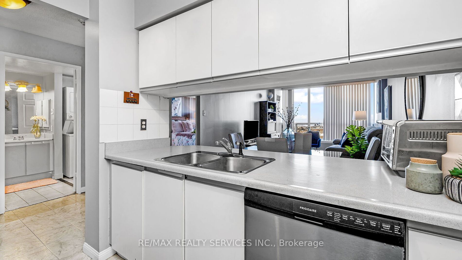 10 Laurelcrest St 703 Property Photo 16