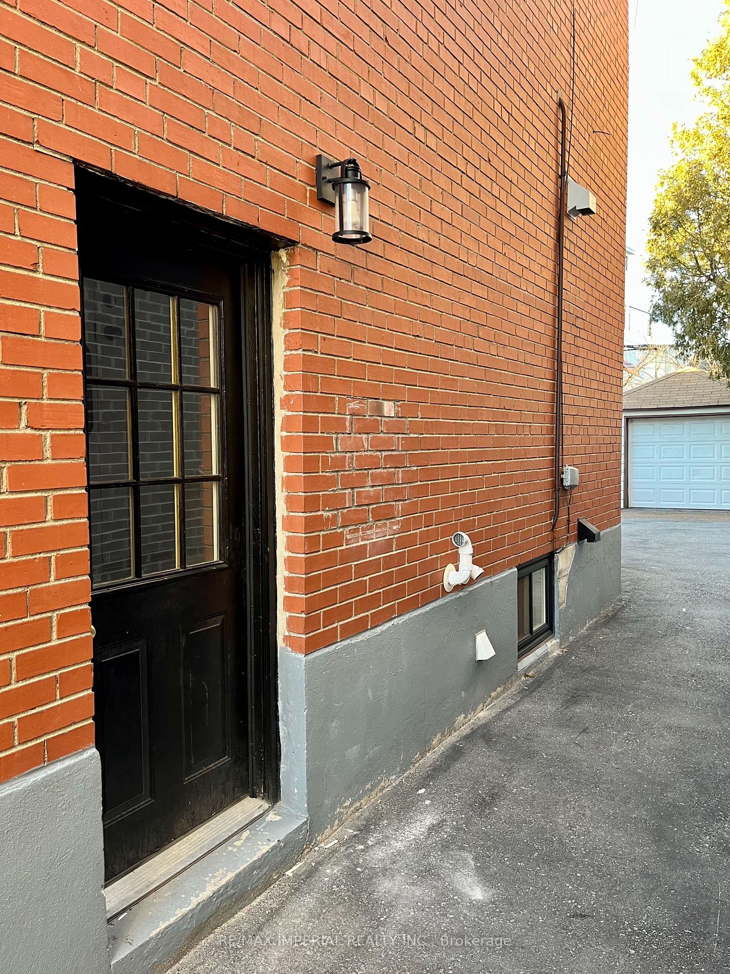404 Glen Park Ave Property Photo 2