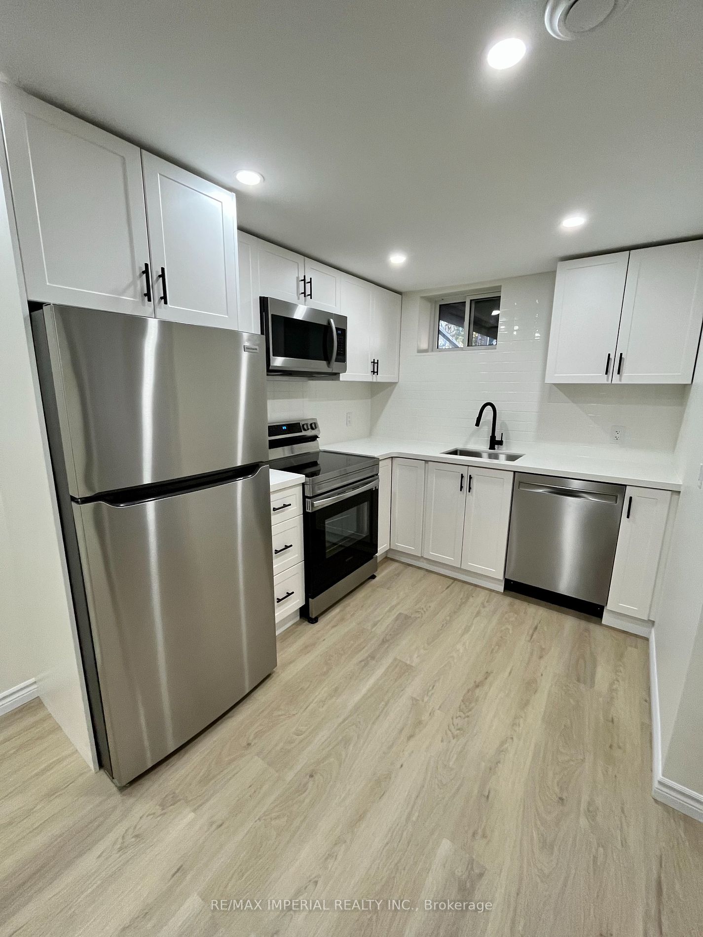 404 Glen Park Ave Property Photo 10